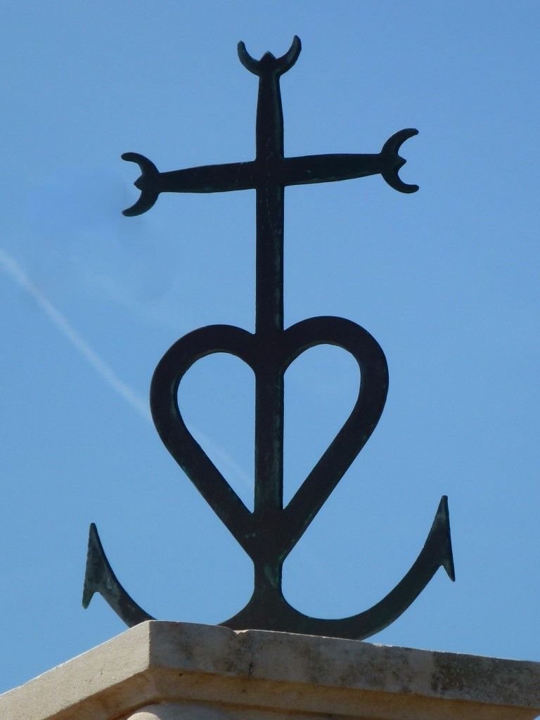La Croix de Camargue : Symbolisme